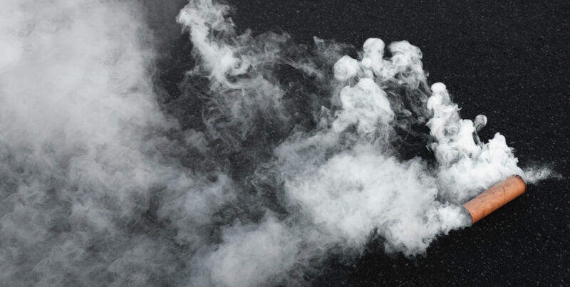 Fuming smoke bomb